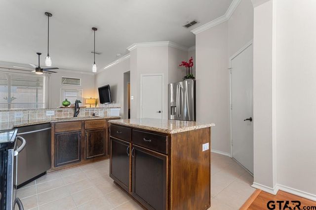 916 Pam, Tyler, TX 75703