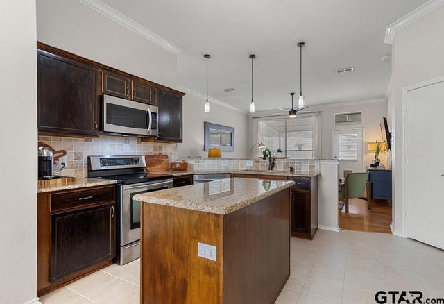 916 Pam, Tyler, TX 75703