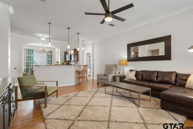 916 Pam, Tyler, TX 75703