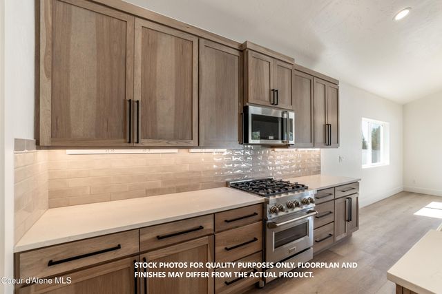 9140 W Cultivator Ave, Rathdrum, ID 83858