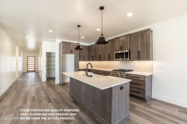 9140 W Cultivator Ave, Rathdrum, ID 83858