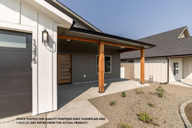 9140 W Cultivator Ave, Rathdrum, ID 83858