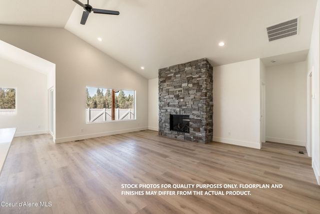 9140 W Cultivator Ave, Rathdrum, ID 83858