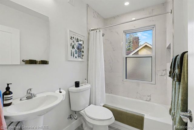 3466 Fischer Street, Detroit, MI 48214