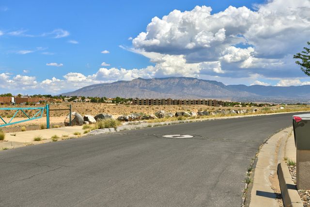 4924 Dodge Avenue NW, Albuquerque, NM 87114