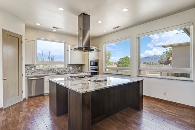 4924 Dodge Avenue NW, Albuquerque, NM 87114