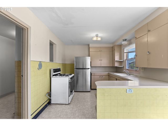 3633 Se 68TH Ave, Portland, OR 97206
