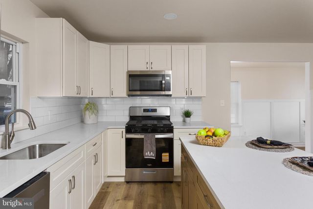 16 RANCHWOOD DR, Ewing, NJ 08618