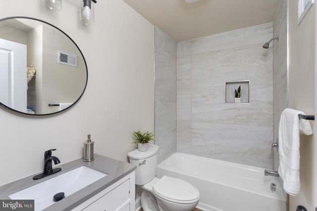 16 RANCHWOOD DR, Ewing, NJ 08618