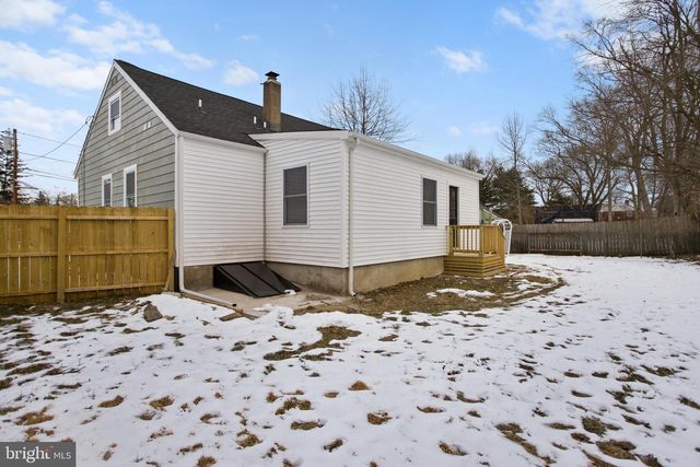 16 RANCHWOOD DR, Ewing, NJ 08618