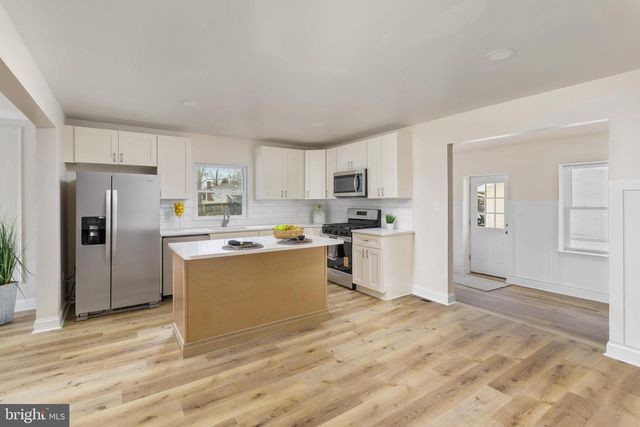 16 RANCHWOOD DR, Ewing, NJ 08618