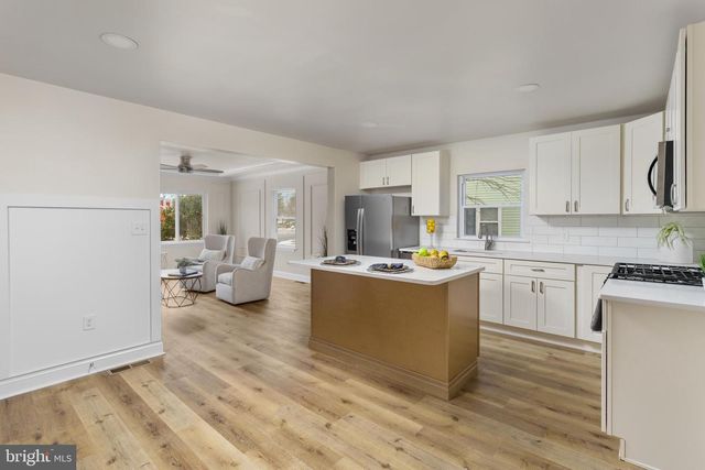 16 RANCHWOOD DR, Ewing, NJ 08618