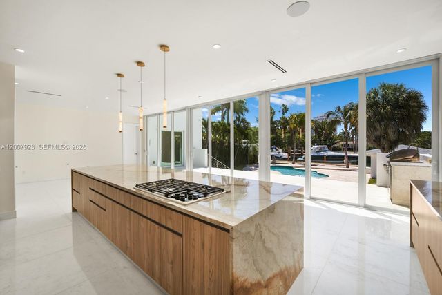 1090 NE 84th St, Miami, FL 33138