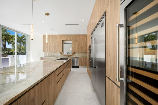 1090 NE 84th St, Miami, FL 33138