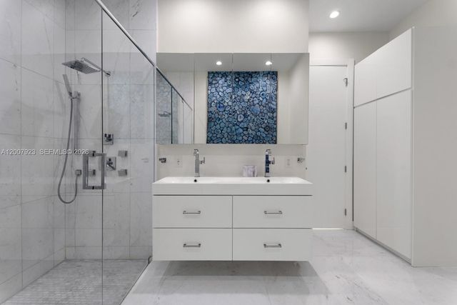 1090 NE 84th St, Miami, FL 33138