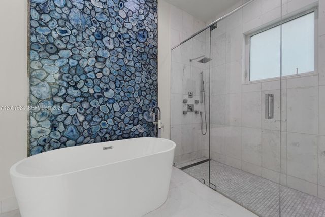 1090 NE 84th St, Miami, FL 33138