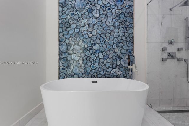 1090 NE 84th St, Miami, FL 33138