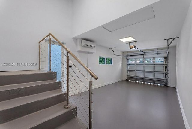 1090 NE 84th St, Miami, FL 33138