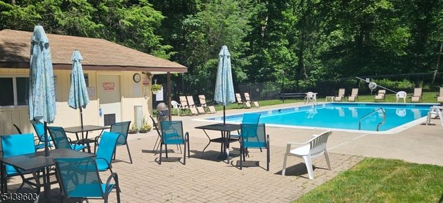 1907 Stonegate Ln 1907, Stanhope Boro, NJ 07874