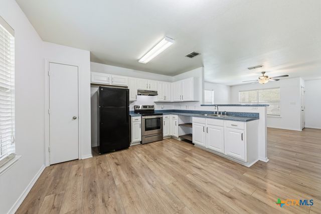 527 Roosevelt Drive, Seguin, TX 78155