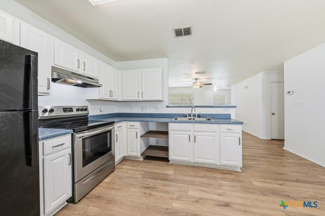527 Roosevelt Drive, Seguin, TX 78155