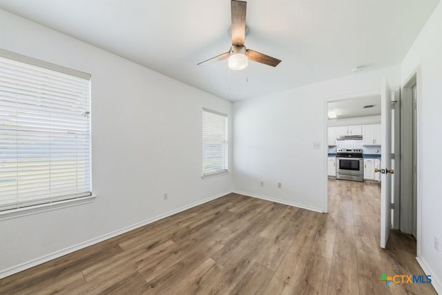 527 Roosevelt Drive, Seguin, TX 78155