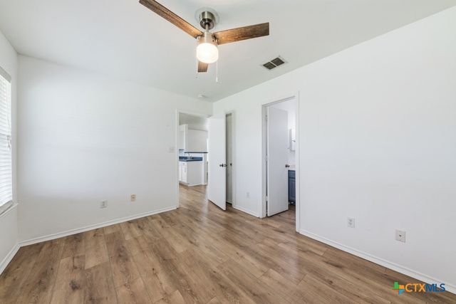 527 Roosevelt Drive, Seguin, TX 78155