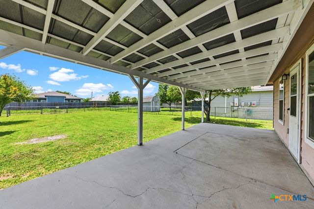 527 Roosevelt Drive, Seguin, TX 78155