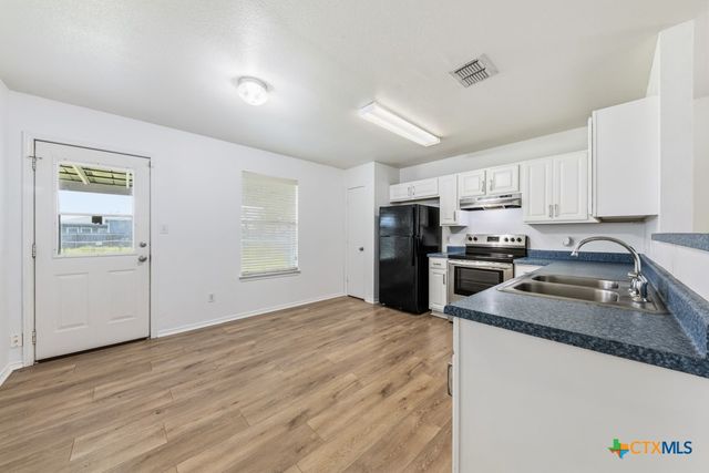 527 Roosevelt Drive, Seguin, TX 78155