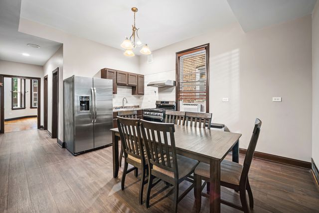 2737 W 22nd Place 2, Chicago, IL 60608