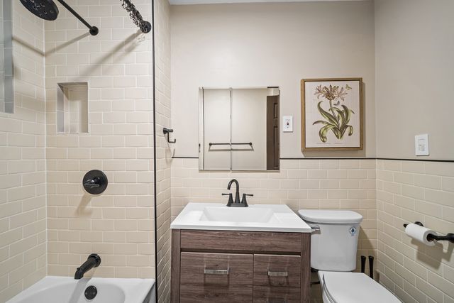 2737 W 22nd Place 2, Chicago, IL 60608