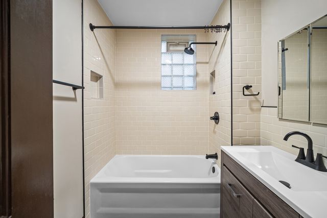 2737 W 22nd Place 2, Chicago, IL 60608