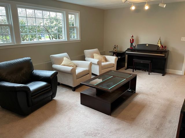 2 Barrett Road, Lexington, MA 02421