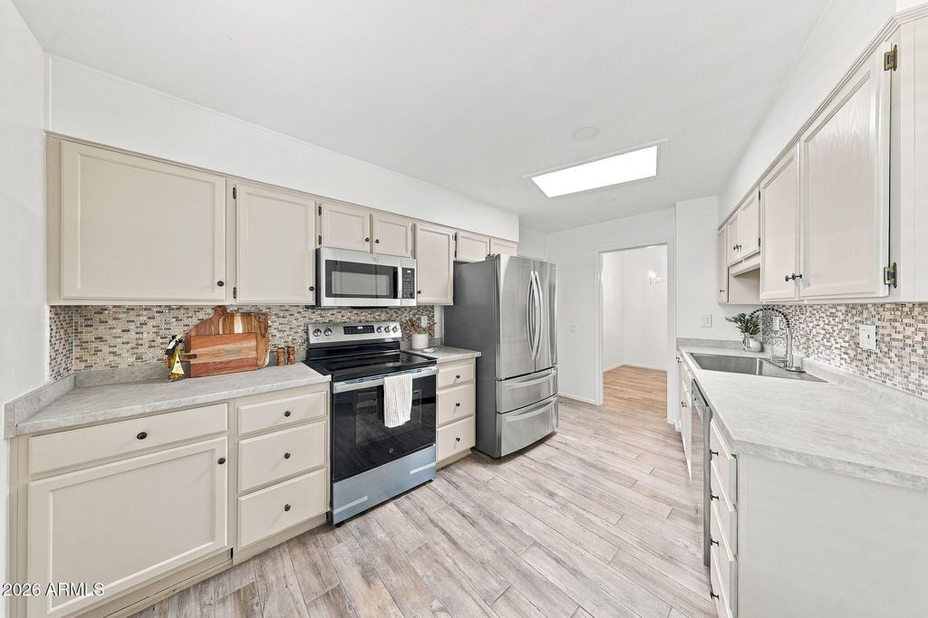 16210 N MEADOW PARK Drive, Sun City, AZ 85351 — photo 3
