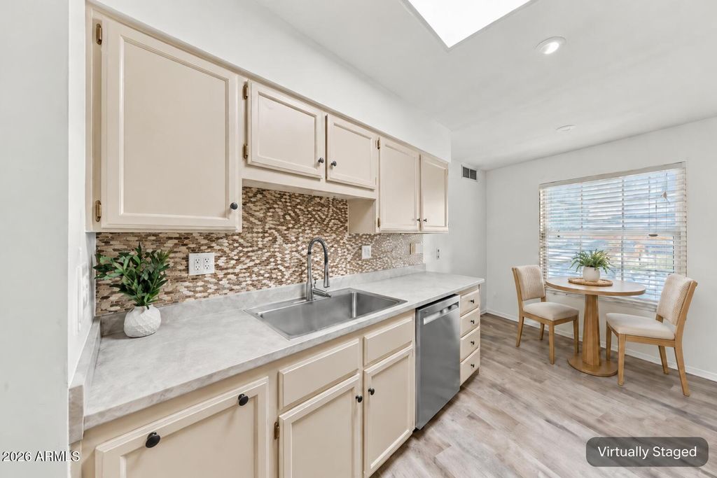 16210 N MEADOW PARK Drive, Sun City, AZ 85351 — photo 4