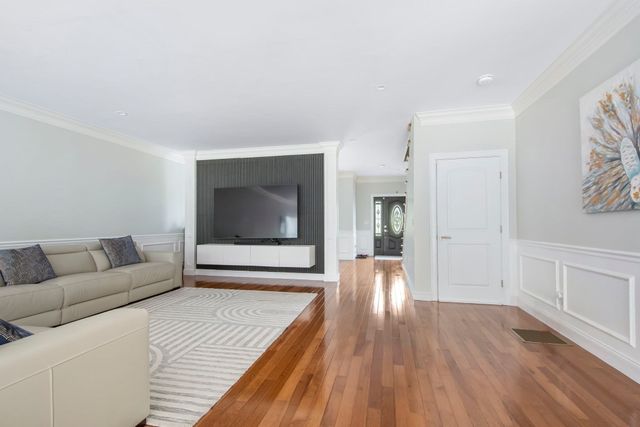 257 Prospect St, Auburn, MA 01501