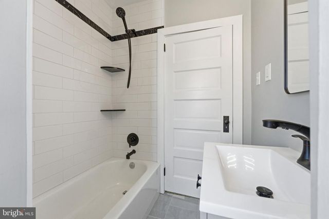 2201 N LOCUST ST, Wilmington, DE 19802