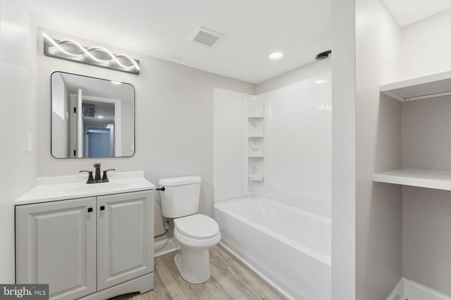 2201 N LOCUST ST, Wilmington, DE 19802