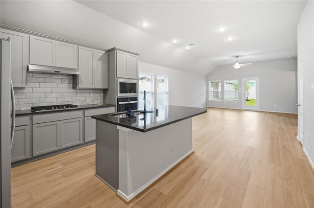2415 Honeyberry Shrub Drive, Manvel, TX 77578