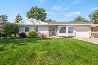 66 Forest Lane, Elk Grove Village, IL 60007