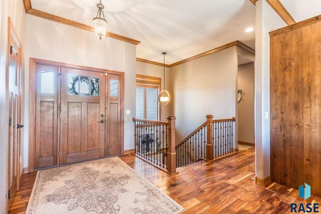 801 S Torrey Pine Ln, Sioux Falls, SD 57110