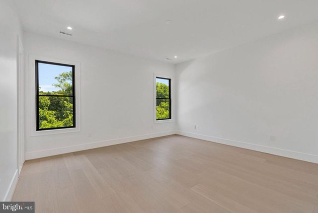 1434 WAGGAMAN CIR, Mclean, VA 22101