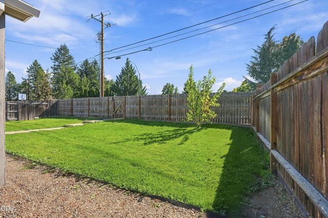 1908 Cunningham Avenue, Medford, OR 97501