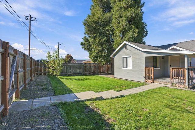 1908 Cunningham Avenue, Medford, OR 97501