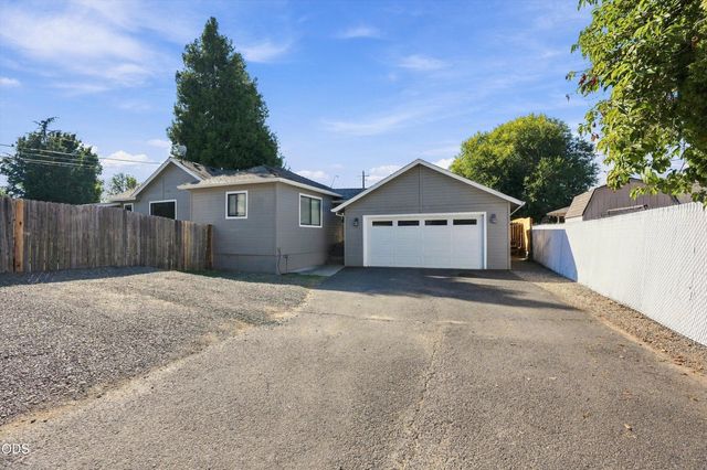 1908 Cunningham Avenue, Medford, OR 97501