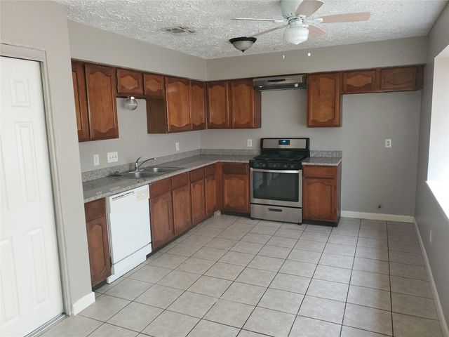 16922 Camberwell Green Lane, Houston, TX 77070