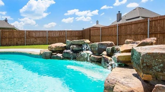 610 Lonesome Dove Drive, Midlothian, TX 76065