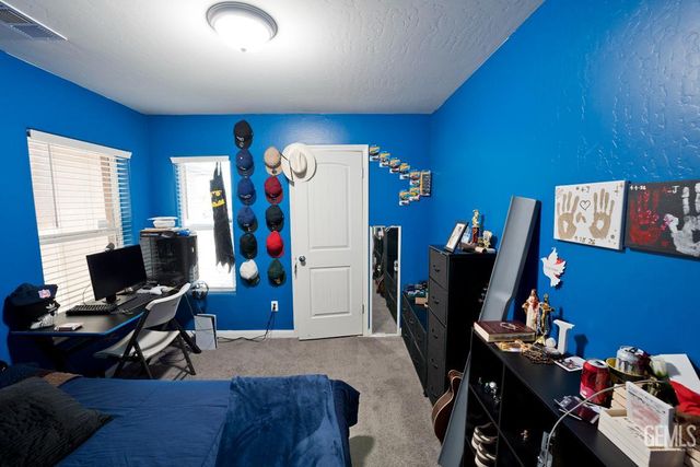 719 Samba Court, Bakersfield, CA 93306