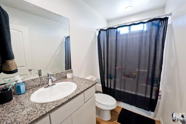 719 Samba Court, Bakersfield, CA 93306