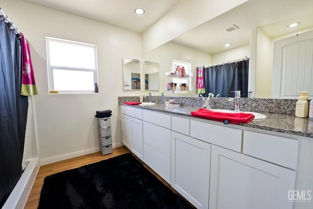 719 Samba Court, Bakersfield, CA 93306